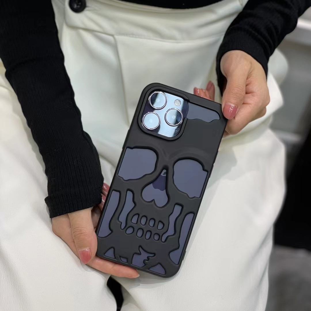 個性創意骷髏頭蘋果14PROMAX鏤空11手機殼適用iPhone13電鍍12軟殼