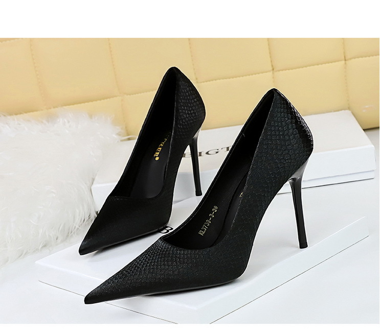 Party high heels slim slim high heels fishscale satin shingle pointe single shoes_voghion.com