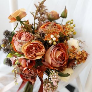 Autumn Orange Autumn Red Retro Burning Edge Rose Bride Wedding Holding Flowers Wedding Dress Photo Shooting Props bouquet