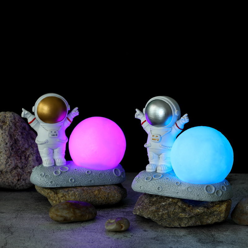 Factory Direct Creative Astronaut Mobile Phone Bracket Small Ornaments Resin Light Luxury Children's Room Gift - 1